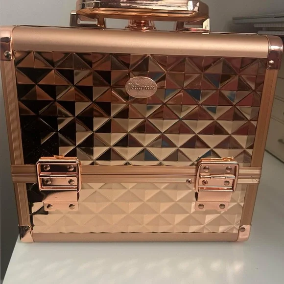 Chic Rose Gold Make Up/Jewelry Case with locks - Picture 2 of 4